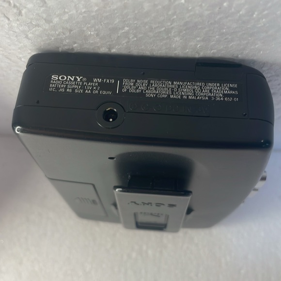 Sony Walkman SM-FX 19 cassette player mega bass rolling mechanism radio beltclip - Picture 4 of 6